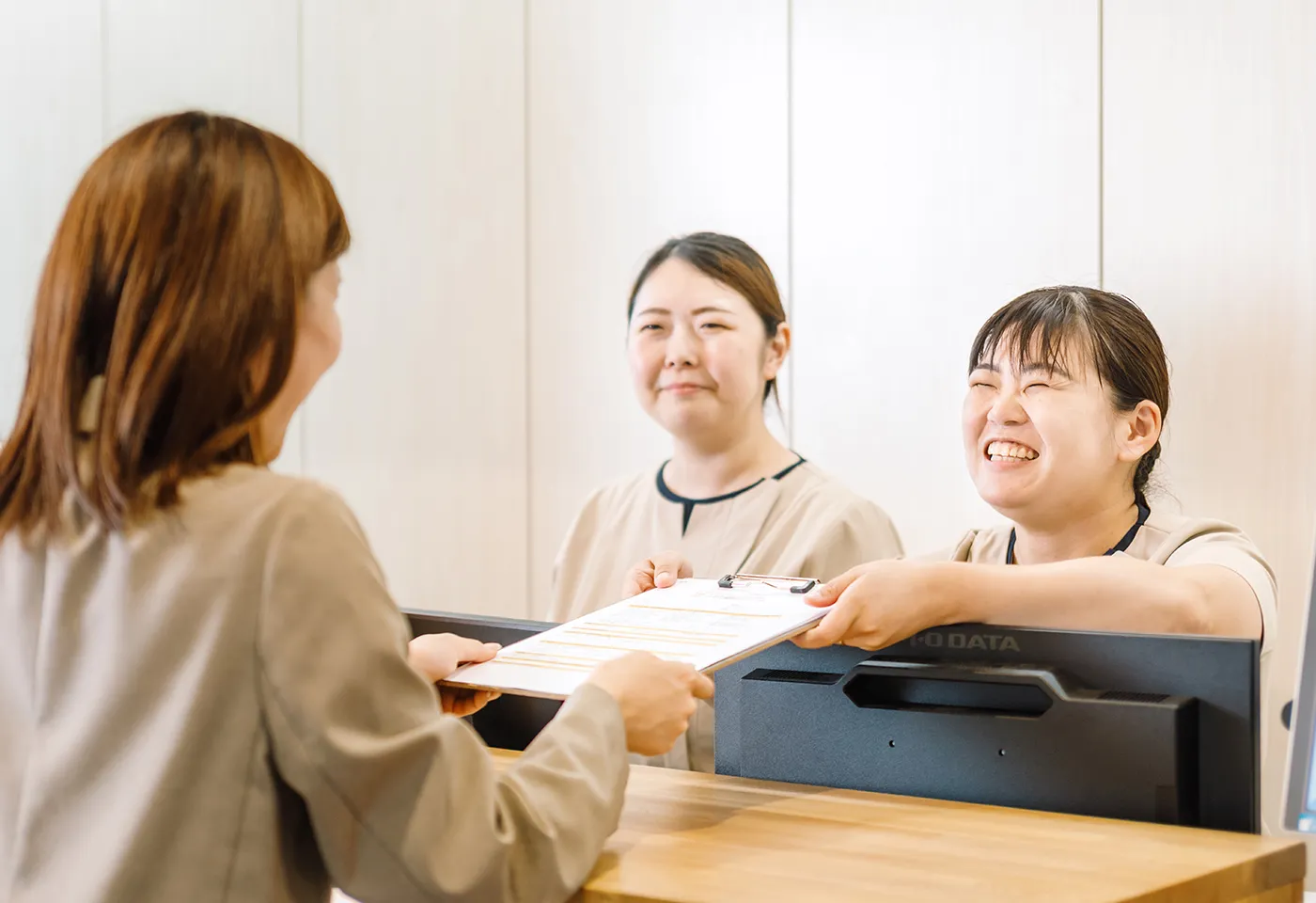 「笑顔・コミュニケーション・時間」スタッフが自慢の歯医者